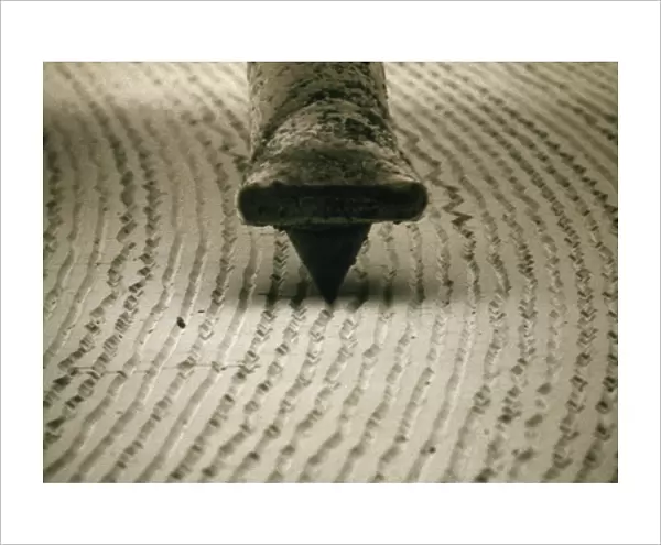 SEM of diamond stylus in groove of LP record H100  /  0104