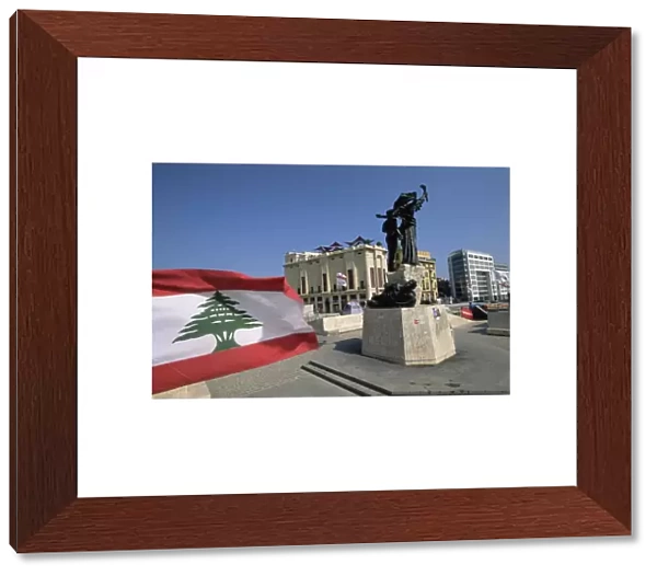 Lebanese flag and the Martyrs statue in the BCD