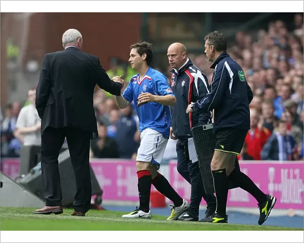 Walter Smith Welcomes Kevin Thomson as Dean Furman is Substituted: Rangers 3-1 Dundee United