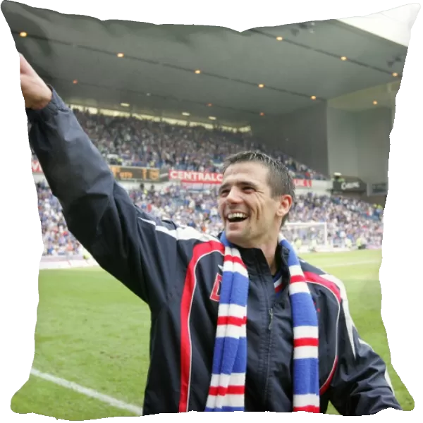 Nacho Novo's Euphoric Goal Celebration: Rangers Triumph Over Dundee United (3-1) in the Clydesdale Bank Premier League