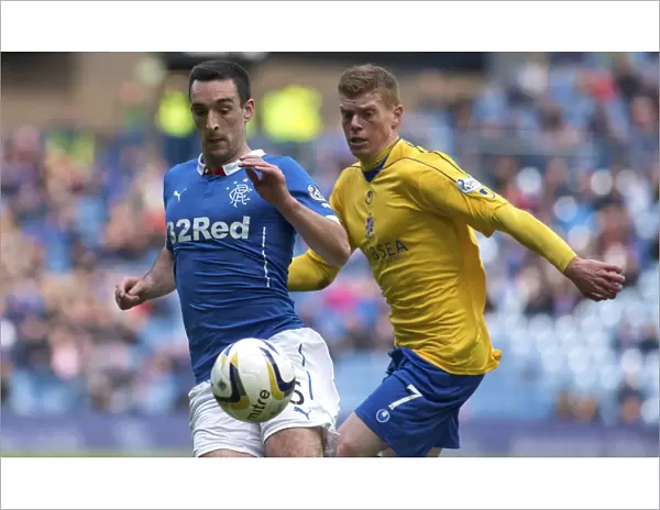 Rangers vs Cowdenbeath: Lee Wallace vs John Robertson - Clash at Ibrox Stadium in Scottish Championship Action
