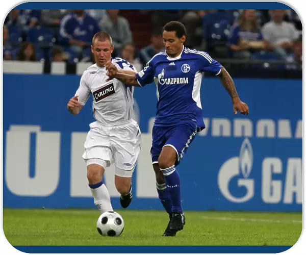 Rangers vs. Schalke 04: A Tight Battle for the Ball - Kenny Miller vs. Jermaine Jones (1-0 in Favor of Schalke 04)