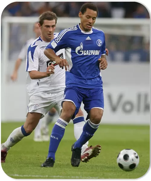 Tactical Clash: Thomson vs. Jones at Veltins Arena - Schalke's 1-0 Edge over Rangers