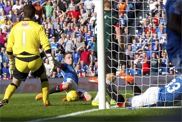 Barrie McKay Scores the Thrilling Winner for Rangers at Ibrox Stadium
