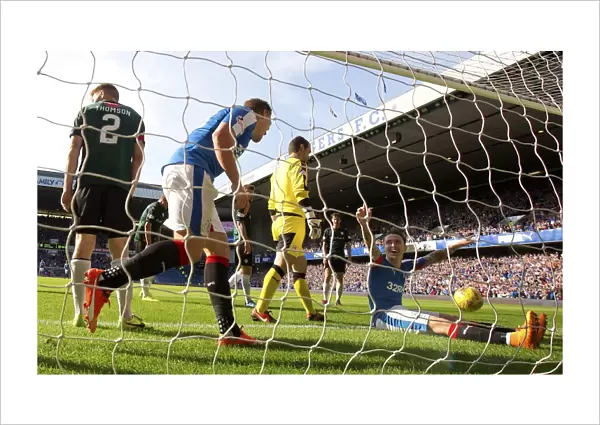 Barrie McKay's Stunning Goal: Thrilling Ibrox Crowd in Rangers Championship Victory