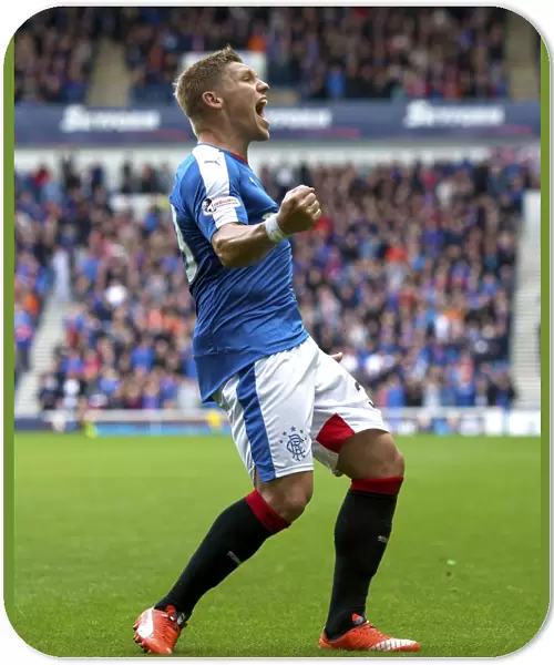 Thrilling Goal: Martyn Waghorn Scores for Rangers at Ibrox Stadium