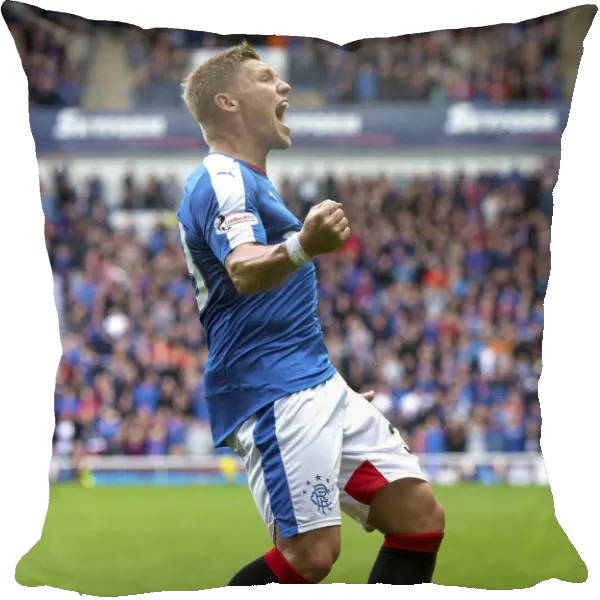 Thrilling Goal: Martyn Waghorn Scores for Rangers at Ibrox Stadium