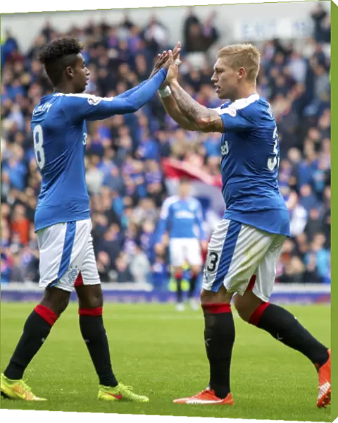 Rangers: Waghorn and Zelalem Celebrate Goal in Euphoric Ibrox Atmosphere (Ladbrokes Championship)