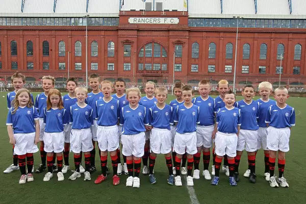 Guardians of Ibrox: Rangers Flag Bearers Defend Home Turf in Champions League Qualifier vs FBK Kaunas (0-0)