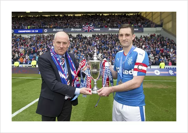 Mark Warburton and Lee Wallace: Champions League with the Ladbrokes Trophy at Ibrox Stadium