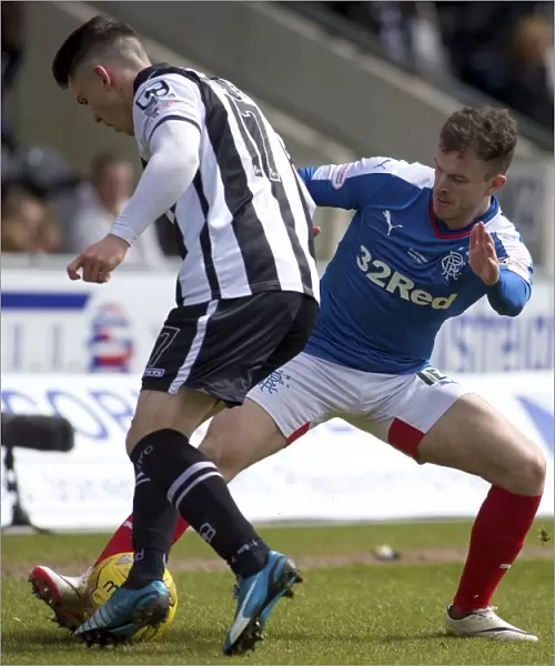 Rangers Andy Halliday in Action: Scottish Championship Clash at New St Mirren Park