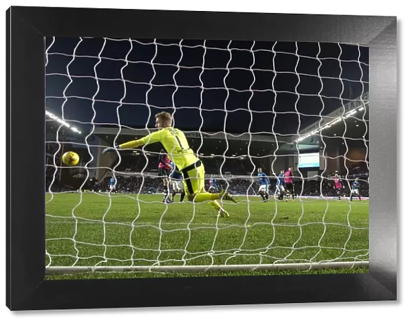 Rangers Harry Forrester Thrills Fans with Stunning Goal vs. Dundee's Scott Bain (Ladbrokes Premiership)