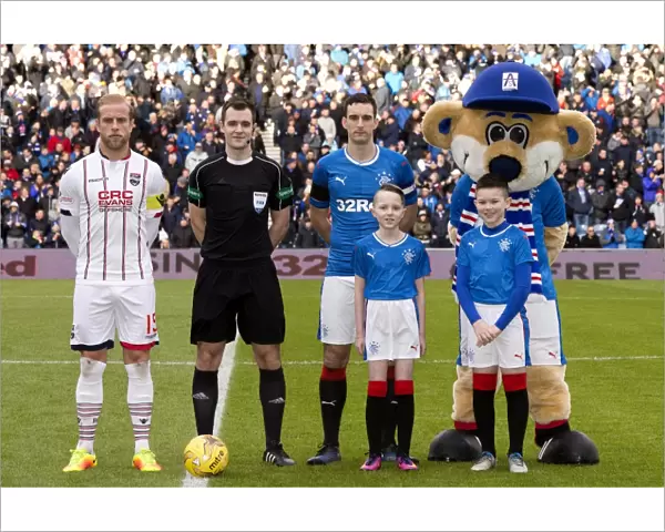 Rangers Football Club: Double Victory Celebration - Lee Wallace and Mascots (2003)