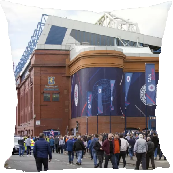 Glasgow Rangers vs Heart of Midlothian: A Clash of Champions - Electrifying Fan Experience at Ibrox Stadium (Scottish Premiership Showdown, 2003)