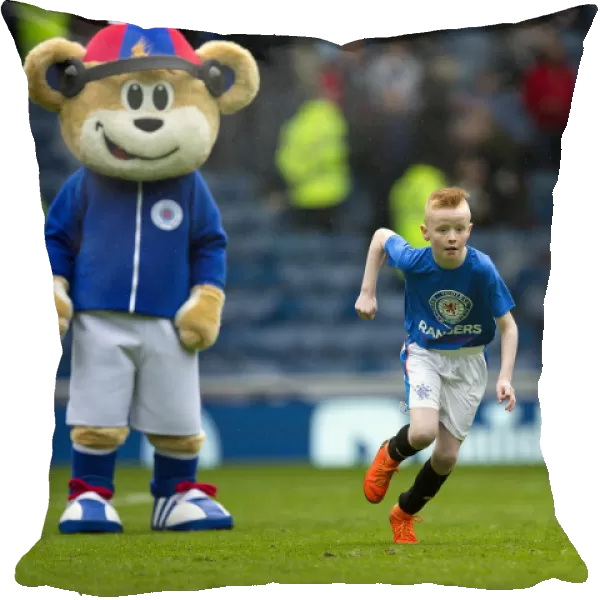 Rangers Soccer School: Ibrox Stadium's Young Talents Dazzle Fans with Halftime Entertainment