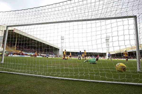 Rangers Jamie Murphy Scores Breathtaking Goal Against Motherwell in Ladbrokes Premiership