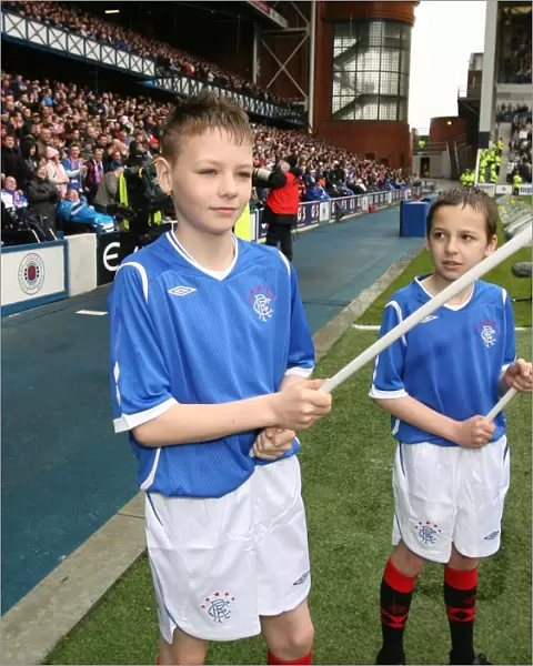 Rangers Flag Bearers Triumph: Celebrating History with a 1-0 Victory over Celtic