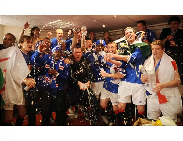 Rangers FC: 2008-09 Scottish Premiership Champions - Celebrating at Tannadice Park