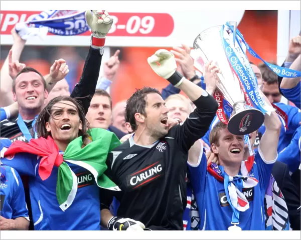 Champions League Triumph: Pedro Mendes, Neil Alexander, and Steven Davis Celebrate Rangers 2008-09 Title Decider Victory