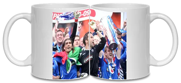 Champions League Triumph: Pedro Mendes, Neil Alexander, and Steven Davis Celebrate Rangers 2008-09 Title Decider Victory