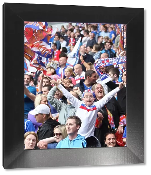 A Triumph to Remember: Rangers Football Club's 2008-09 Clydesdale Bank Premier League Championship Title Victory - Celebrating with Fans at Ibrox