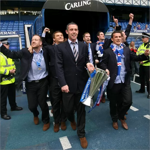 Rangers Team celebrates winning the league