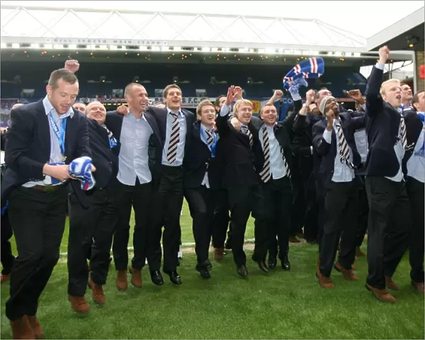 Rangers team celebrate winning the league