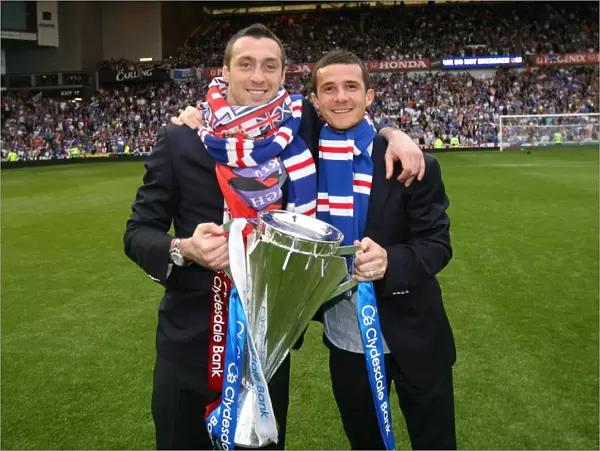 Rangers Football Club: 2008-09 Clydesdale Bank Premier League Champions - Barry Ferguson and Allan McGregor Triumph with the League Trophy