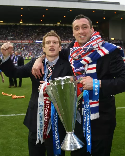 Rangers Football Club: 2008-09 Clydesdale Bank Premier League Champions - Allan McGregor and Steven Davis with the Championship Trophy