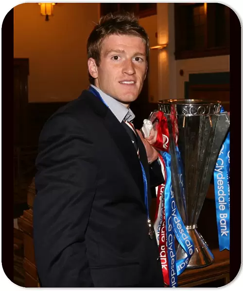 Steven Davis Triumphant Moment: Rangers Football Club Wins 2008-09 Clydesdale Bank Premier League Championship
