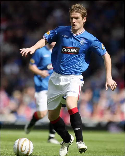 Steven Davis in Action: Rangers vs Falkirk, Scottish Premier League, Ibrox, Glasgow