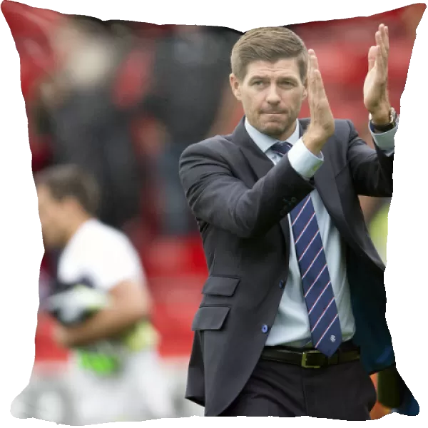 Steven Gerrard and Rangers Receive Warm Applause from Aberdeen Fans after Premiership Victory at Pittodrie Stadium