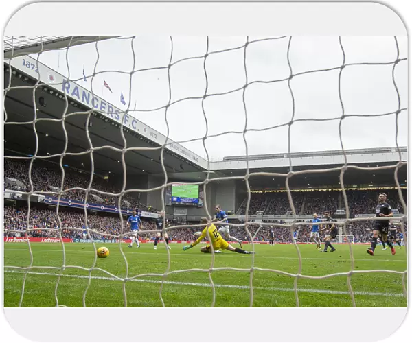 Rangers Ryan Kent Scores the Second Goal: 2-0 Victory over Dundee at Ibrox Stadium