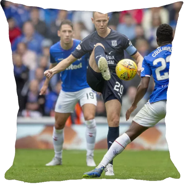 Rangers vs Dundee: Kenny Miller Controls the Ball at Ibrox Stadium - Ladbrokes Premiership