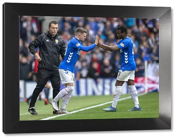 Rangers: Glenn Middleton Debuts as Replacement for Lassana Coulibaly vs Dundee in Ladbrokes Premiership at Ibrox Stadium