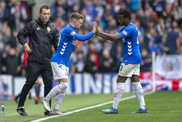 Rangers: Glenn Middleton Debuts as Replacement for Lassana Coulibaly vs Dundee in Ladbrokes Premiership at Ibrox Stadium