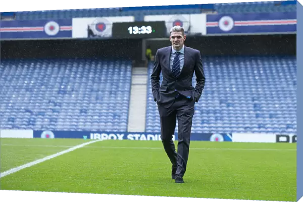 Rangers Kyle Lafferty Dons New Suit for Rangers vs Hearts at Ibrox Stadium - Ladbrokes Premiership
