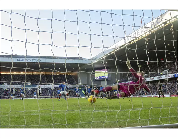 Rangers Tavernier Scores Penalty No. 3: Rangers 2-0 St. Mirren (Ibrox, Scottish Premiership)