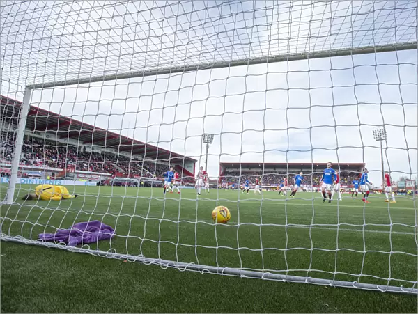Rangers Tavernier Scores Dramatic Penalty at Hamilton's Hope Stadium (Scottish Premiership)