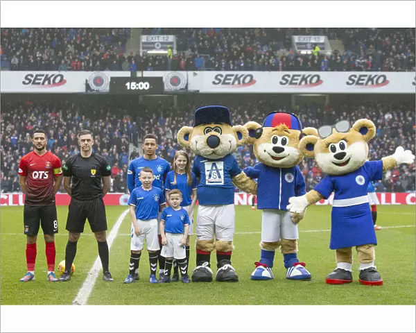 Rangers vs Kilmarnock: Tavernier and Mascots at Ibrox Stadium - Scottish Premiership