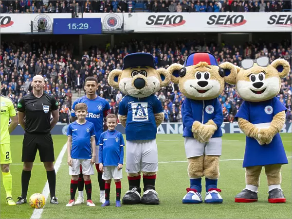 Rangers Football Club: Tavernier and the Ibrox Mascots - Scottish Premiership Showdown