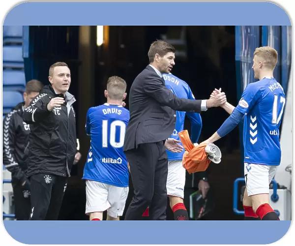 Steven Gerrard Consoles Ross McCrorie After Allan McGregor's Red Card - Rangers vs Hibernian, Scottish Premiership, Ibrox Stadium