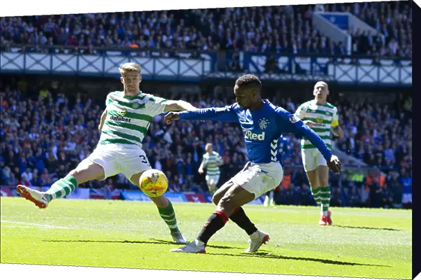 Rangers vs Celtic: Jermain Defoe's Thundering Header Hits the Bar at Ibrox Stadium