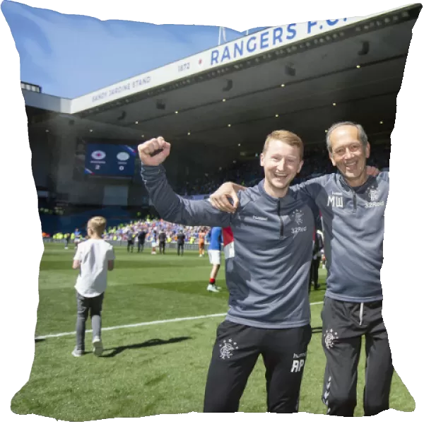 Rangers vs Celtic: Doctor Waller's Triumphant Celebration at Ibrox Stadium - Scottish Premiership