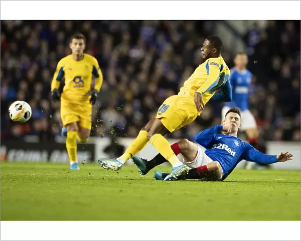 Rangers vs FC Porto: Ryan Jack Tackles Chancel Mbemba in Europa League Clash at Ibrox Stadium (2-0)