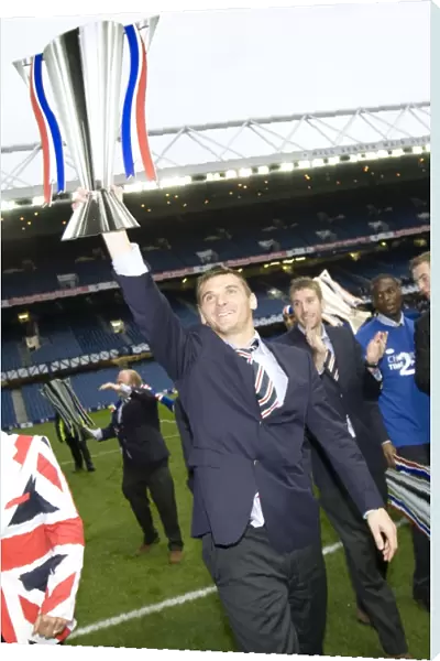 Rangers Football Club: SPL Championship Glory - Hibernian vs Rangers: Ibrox Return and Lee McCulloch's Triumph (2009-2010) - Celebrating the League Title
