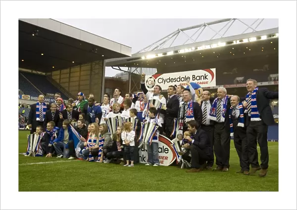 SPL Championship Glory: Hibernian vs Rangers - Ibrox Return and League Victory (2009-2010) - Rangers Team Celebrates