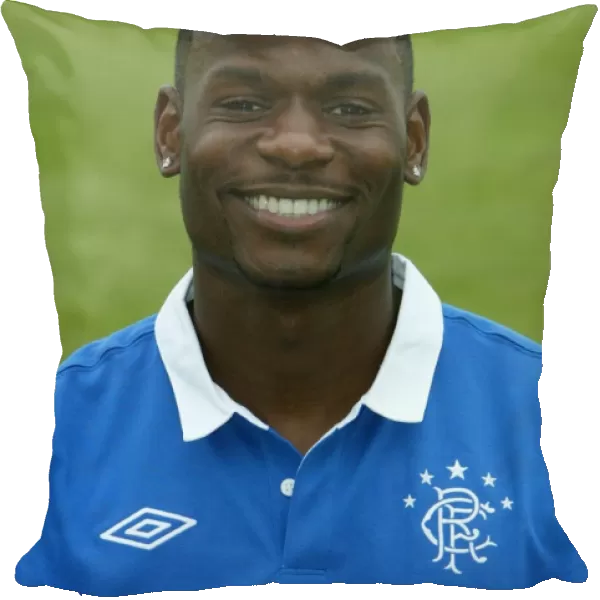 Maurice Edu: 2010-11 Rangers Football Club - Team Photo and Headshot