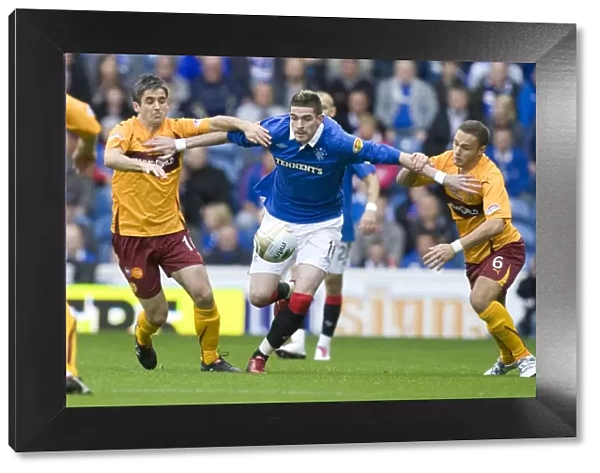 Rangers Kyle Lafferty Overpowers Motherwell Defenders in Thrilling 4-1 Scottish Premier League Showdown at Ibrox