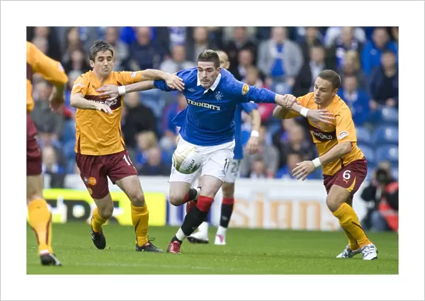 Rangers Kyle Lafferty Overpowers Motherwell Defenders in Thrilling 4-1 Scottish Premier League Showdown at Ibrox